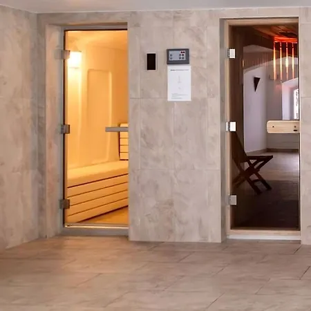 Luxury Apartment, Panoramic Mountain Views, 5 Star Facilities - 3 Bedroom Apartment