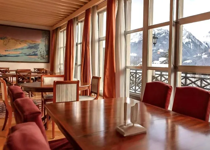 Luxury Apartment, Panoramic Mountain Views, 5 Star Facilities - 3 Bedroom Chateau-d'Oex