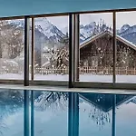 Luxury Apartment, Panoramic Mountain Views, 5 Star Facilities - 3 Bedroom